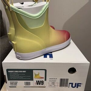 XtraTuf Yellow Aurora Ankle Deck Rain Boot Women's size 9